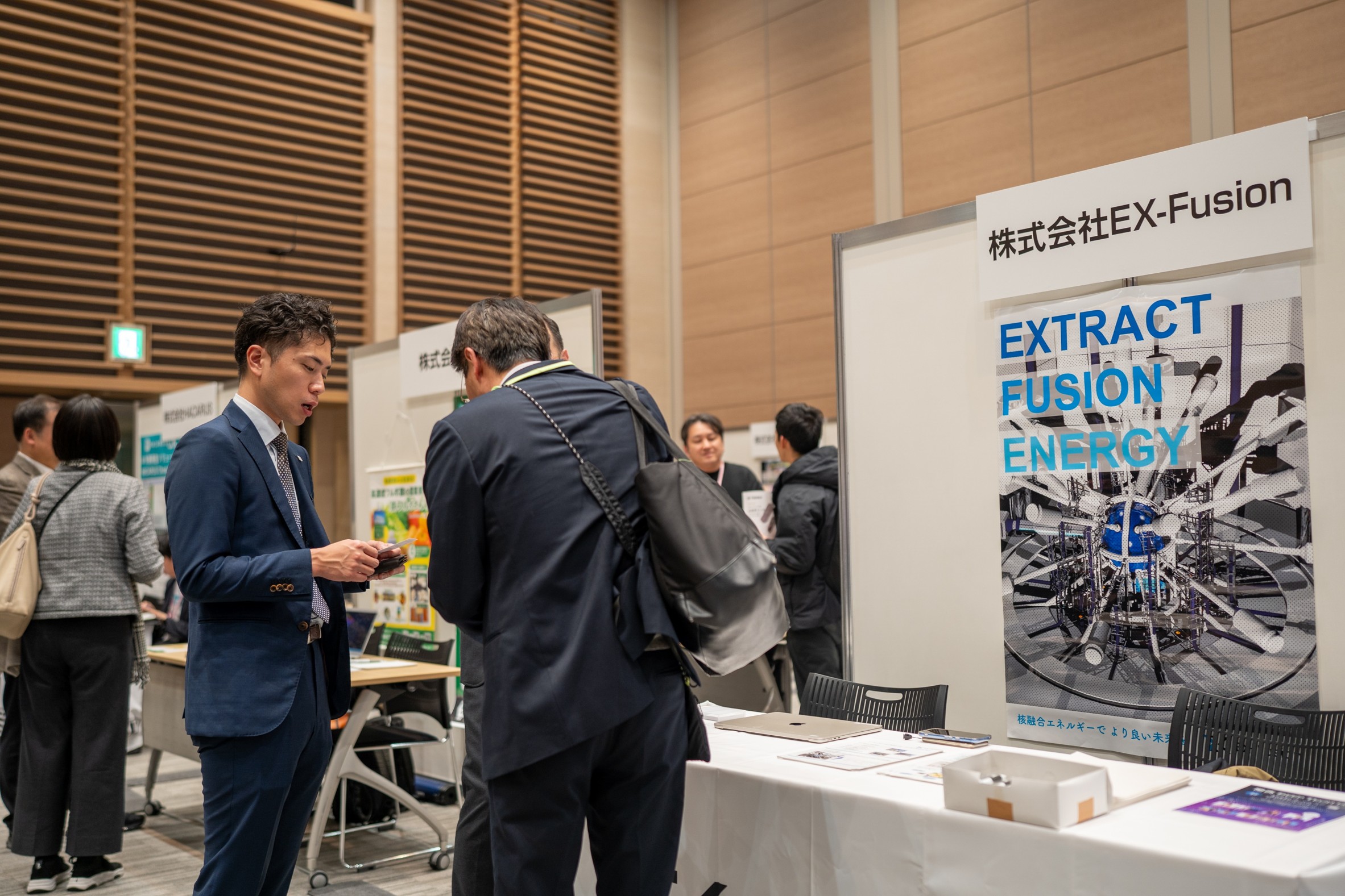 国際環境経済研究所 理事・主席研究員／東北大学特任教授／U3イノベーションズ合同会社共同代表　竹内 純子 氏慶応義塾大学教授　宮田 裕章 氏 株式会社圓窓 代表取締役／武蔵野大学アントレプレナーシップ学部専任教員（教授）　澤 円 氏 PIVOT MC　西川 典孝 氏